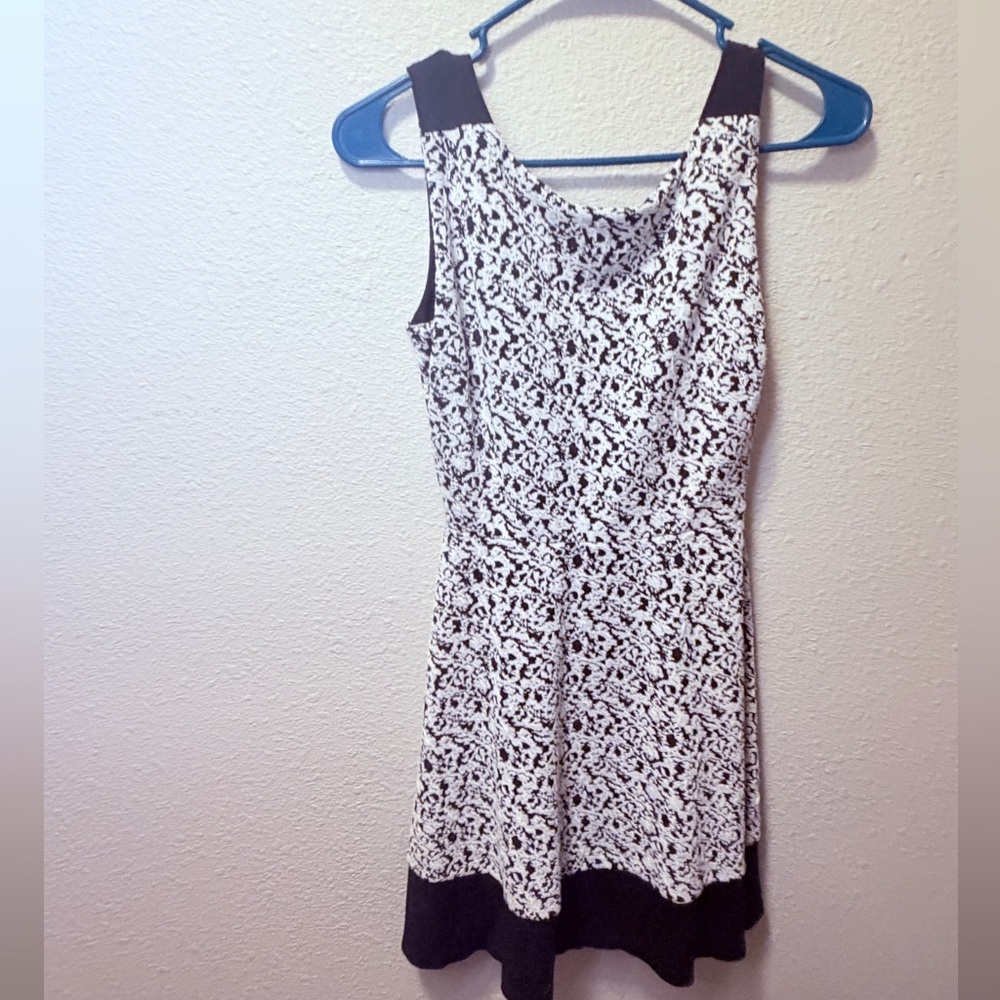 Professional Elegant Sleeveless Black and White Mini Dress